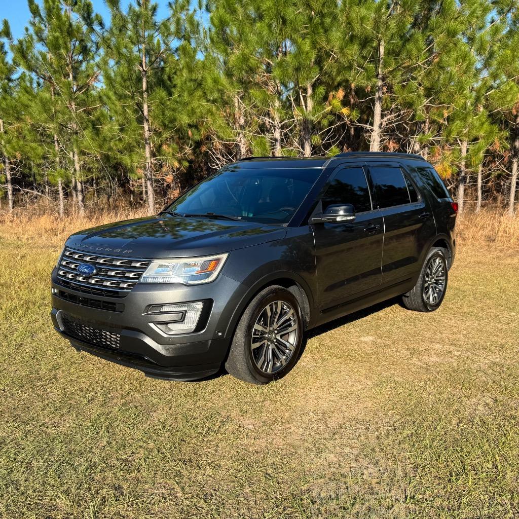 2017 Ford Explorer Platinum's photo